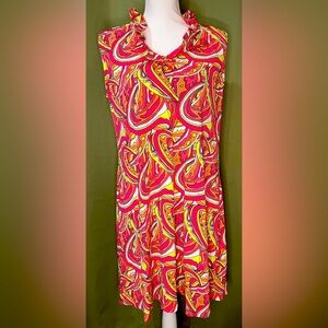 Beautiful dress with vibrant colors. Very comfortable.